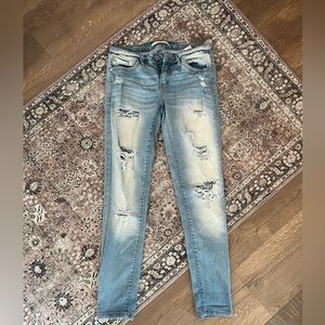 KanCan size 26 ripped skinny jeans